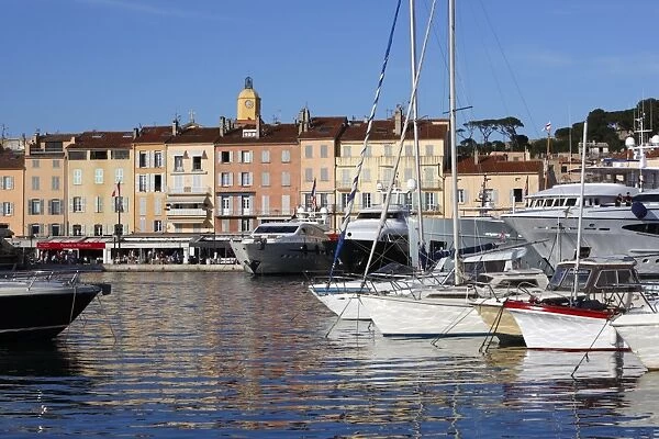 Yachts in harbour of old town, Saint-Tropez, Var, Provence-Alpes-Cote d Azur, Provence, France, Mediterranean, Europe