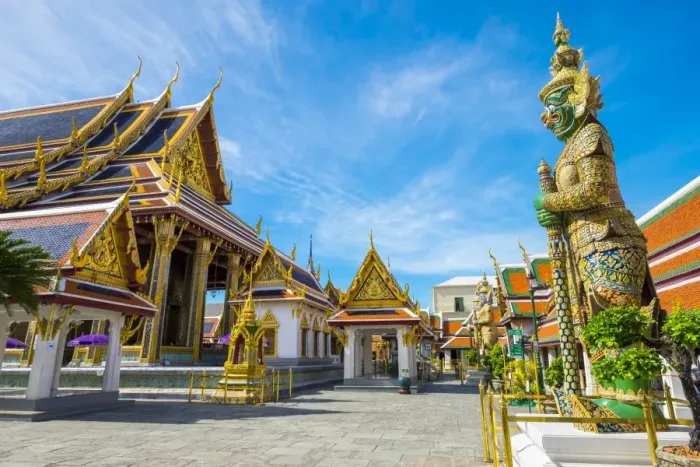 Framed Print : Yaksha Thotsakhirithon statue in front of Phra Ubosot, Temple of the Emerald Buddha (Wat Phra Kaew) Framed Print : Yaksha Thotsakhirithon statue in front of Phra Ubosot, Temple of the Emerald Buddha (Wat Phra Kaew)