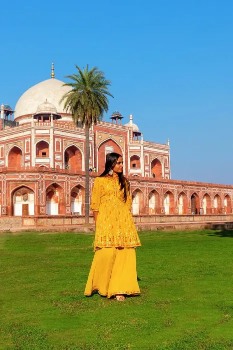 Framed Print : Young Indian Girl in front of Humayun's Tomb, UNESCO World Heritage Site, Delhi, India, South Asia, Asia Framed Print : Young Indian Girl in front of Humayun's Tomb, UNESCO World Heritage Site, Delhi, India, South Asia, Asia