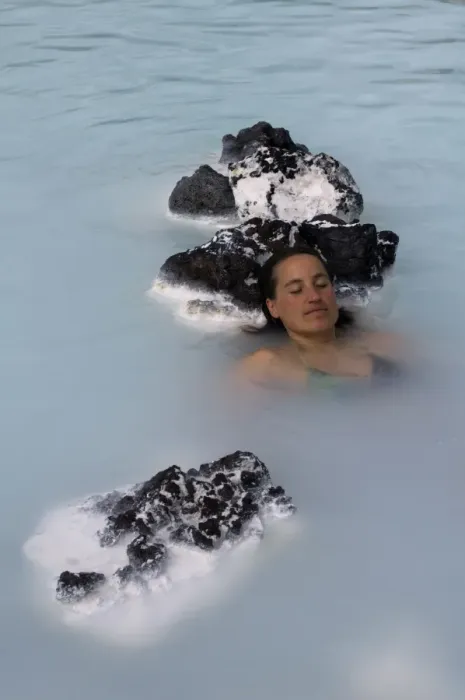 Framed Print : Young woman enjoying bathing in hot spring, Blue Lagoon, Iceland, Polar Regions Framed Print : Young woman enjoying bathing in hot spring, Blue Lagoon, Iceland, Polar Regions