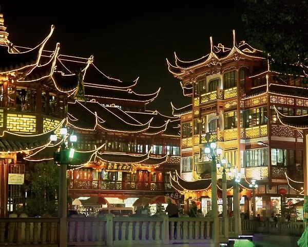 Yu Yuan tea house and shops at night, Yu Yuan Shangcheng, Yu Gardens Bazaar
