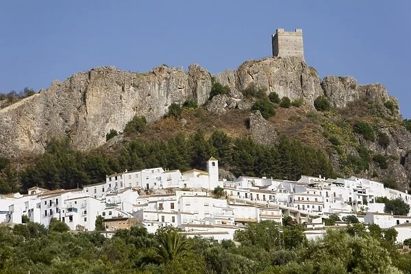 Zahara de la Sierra, one of the white villages, Cadiz province, Andalucia, Spain, Europe