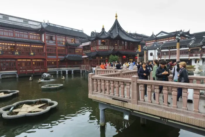 Framed Print : The zigzag Bridge of Nine Turnings, Yu Yuan (Yuyuan) Bazaar, Shanghai, China, Asia