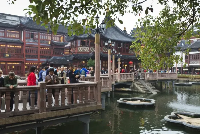 Framed Print : The zigzag Bridge of Nine Turnings, Yu Yuan (Yuyuan) Bazaar, Shanghai, China, Asia