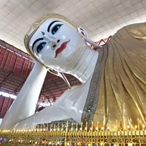 The 70m long Chaukhtatgyi Reclining Buddha at Chaukhtatgyi Paya, Yangon (Rangoon), Myanmar (Burma), Asia