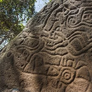 Abstract curvilinear motif petroglyph on rock at Finca Magadalena, Volcan Maderas, Omotepe Island, Lake Nicaragua, Nicaragua, Central America