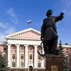 Administration building of the Russian Baltic Naval fleet and statue of Peter the Great