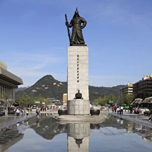 Admiral Yi Sun Sin Statue, Gwanghwamun Plaza, Gwanghwamun, Seoul, South Korea, Asia