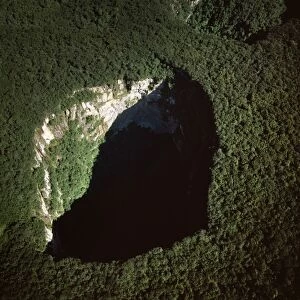 Aerial image of Sarisarinama Sinkhole, Jaua-Sarisarinama National Park