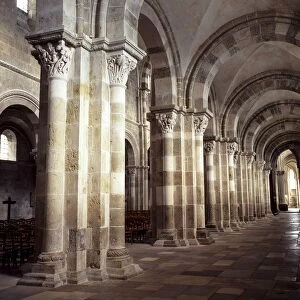 Aisle, Vezelay Basilica, UNESCO World Heritage Site, Bourgogne, France, Europe
