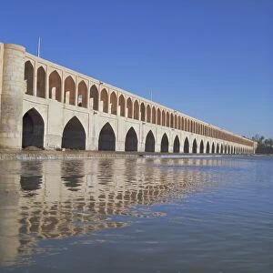 Allahverdi Khan bridge (Si-o-Se poi)