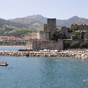 Beach, Chateau Royal, Collioure, Pyrenees-Orientales, Languedoc, France, Europe