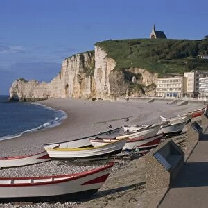 Beach and Falaise d Amont, Etretat, Cote d Albatre, Haute Normandie