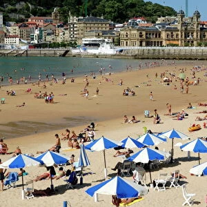 Beach and town view, San Sebastian, Basque country, Euskadi, Spain, Europe
