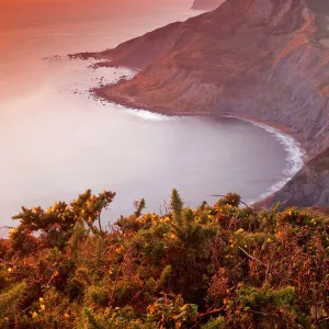 A beautiful sunset over Chapmans Pool on Dorsets Jurassic Coast, UNESCO World Heritage Site, Dorset, England, United Kingdom, Europe