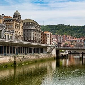 Bilbao-Abando railway station and the River Nervion, Bilbao, Biscay (Vizcaya), Basque Country