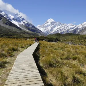 Boardwalk on Hooker Valley Trail with Mount Cook, Mount Cook National Park, UNESCO World Heritage Site, Canterbury region, South Island, New Zealand, Pacific