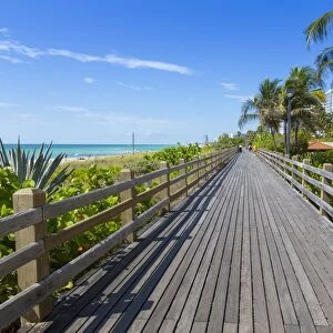Boardwalk along South Beach towards Ocean Drive, Miami Beach, Miami, Florida, United