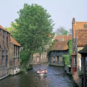 Boat trips along the canals, Brugge (Bruges), Belgium, Europe