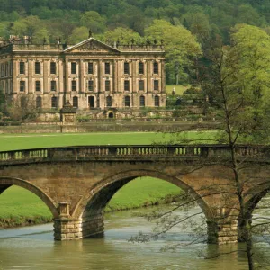 Bridge over the river and Chatsworth House, Derbyshire, England, United Kingdom, Europe