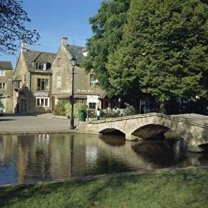 Bridge over the River Windrush, Bourton on the Water, Gloucestershire, England