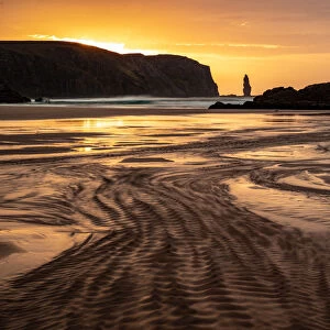Am Buachaille sea stack at sunset, Sandwood Bay, Sutherland, Scotland, United Kingdom