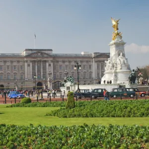 Buckingham Palace and Queen Victoria Monument, London, England, United Kingdom, Europe