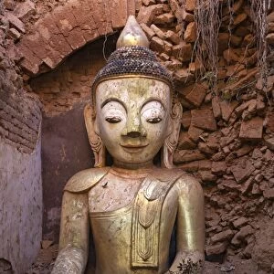 Buddha image inside a ruined stupa, Shwe Inn Thein Pagoda, Inle Lake, Shan State, Myanmar (Burma), Asia