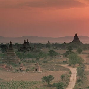 Buddhist temples at archaeological site, Bagan (Pagan), Myanmar (Burma), Asia