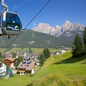Cable car, Pozza di Fassa, Fassa Valley, Trento Province, Trentino-Alto Adige / South Tyrol, Italian Dolomites, Italy, Europe