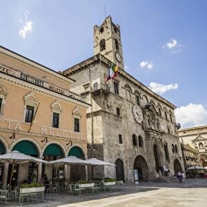 Caffe Meletti and Palazzo dei Capitani del Popolo, Piazzo del Popolo, Ascoli Piceno