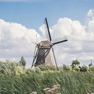 Canal and windmills, Kinderdijk, UNESCO World Heritage Site, South Holland, The Netherlands, Europe