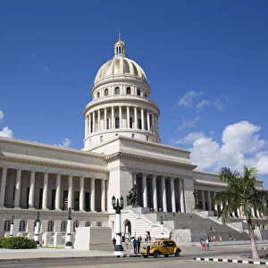 Capitol Building with Classic Old Car, Old Town, UNESCO World Heritage Site, Havana