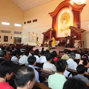 Catholic Mass in a Vietnamese church, Ho Chi Minh City, Vietnam, Indochina