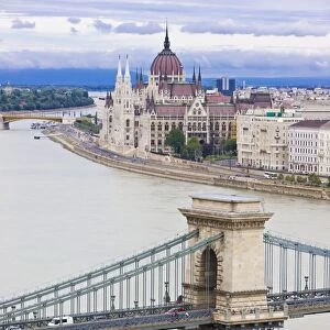 Chain bridge across the Danube, Budapest, Hungary, Europe