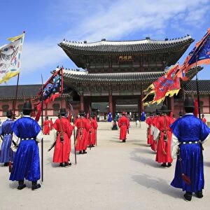Changing of the guards, Gyeongbokgung Palace (Palace of Shining Happiness)