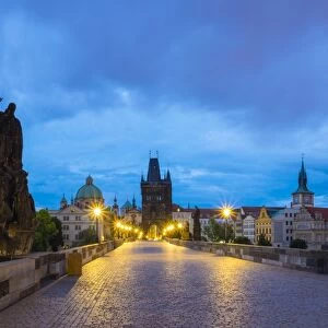 Charles Bridge at dawn, UNESCO World Heritage Site, Stare Mesto (Old Town), Prague