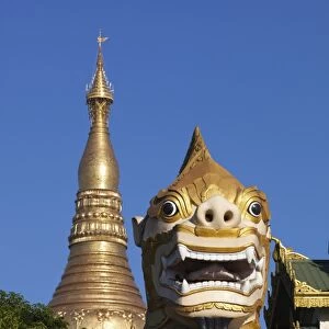 Chinthe statue at entrance to the Shwedagon pagoda, Yangon (Rangoon), Yangon Region, Myanmar (Burma), Asia
