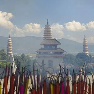 Chongsheng Temple and Three Pagodas, Dali Old Town, Yunnan Province, China, Asia