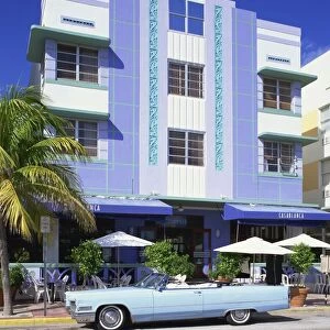 Classic American car outside the Casablanca Hotel, Ocean Drive, Art Deco District