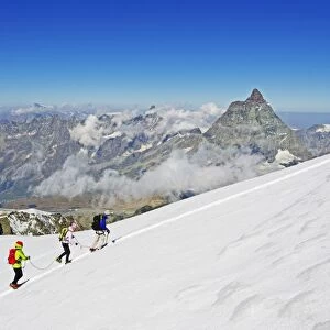 Climbers on Breithorn mountain, with the Matterhorn in the background, Zermatt, Valais, Swiss Alps, Switzerland, Europe