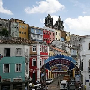 Cobbled streets and colonial architecture, Largo de Pelourinho, UNESCO World Heritage Site, Salvador, Bahia, Brazil, South America