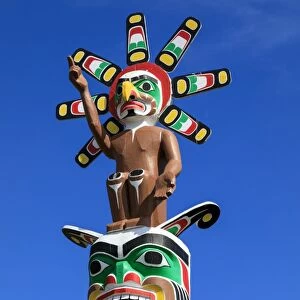 Colourful First Nation Totem Pole, Namgis Burial Grounds, Alert Bay, Cormorant Island