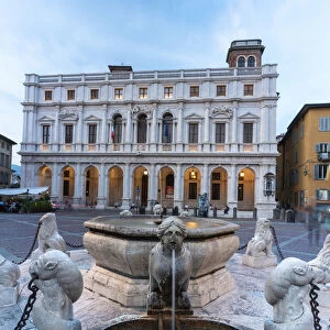 Contarini Fountain and Biblioteca Civica Angelo Mai, Piazza Vecchia, Citta Alta (Upper
