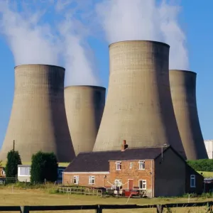 Cooling towers, Radcliffe on Soar Power Station, domestic housing in foreground