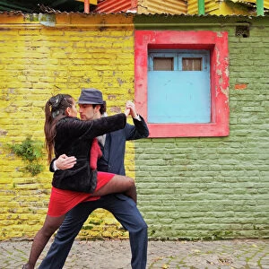 Couple dancing tango on Caminito Street, La Boca, Buenos Aires, Buenos Aires Province