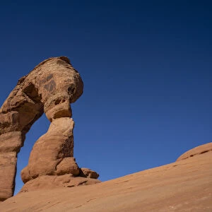 Delicate Arch under a blue sky, Arches National Park, Utah, United States of America