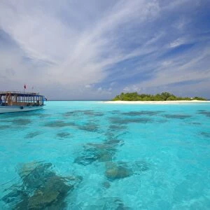 Dhoni and deserted island, Maldives, Indian Ocean, Asia
