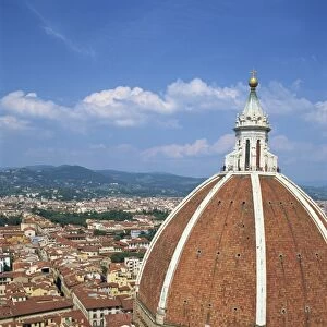 Dome of the cathedral with the skyline of Florence