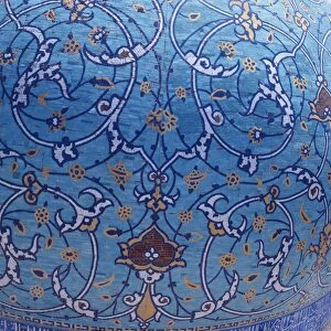 Detail of the dome of the Madrasah-ye Chahar Bagh